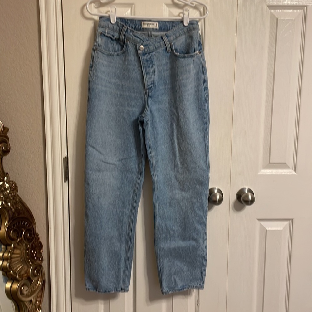 Abercrombie & Fitch High Rise Cross-Front Dad Jean - Picture 5 of 9